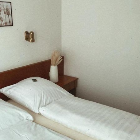 Hotel Zur Sonne Kirchhain Esterno foto
